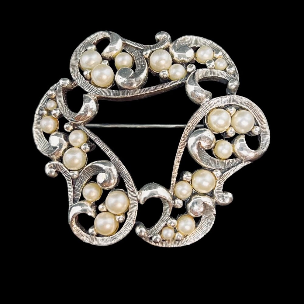 Vintage Tortolani Silver Tone And Faux Pearl Brooch (5194)